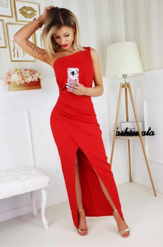 Sukienka na jedno ramię z rozcięciem- czerwony