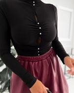 Elegancka bluzka golf z cyrkoniami z długim rękawem i marszczeniem o dopasowanym kroju czarna