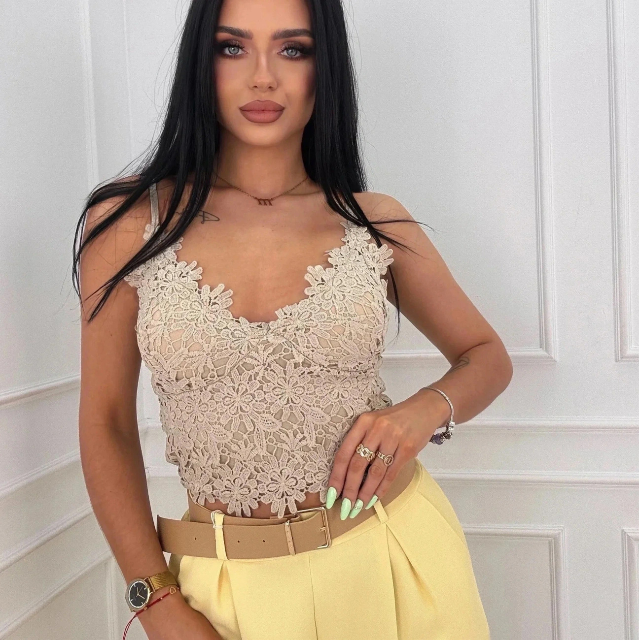 Top koronkowy damski beżowy elegancki koronka kwiaty ramiączka