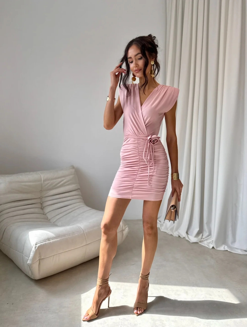 Zirelle - sukienka mini w kolorze pudrowego różu