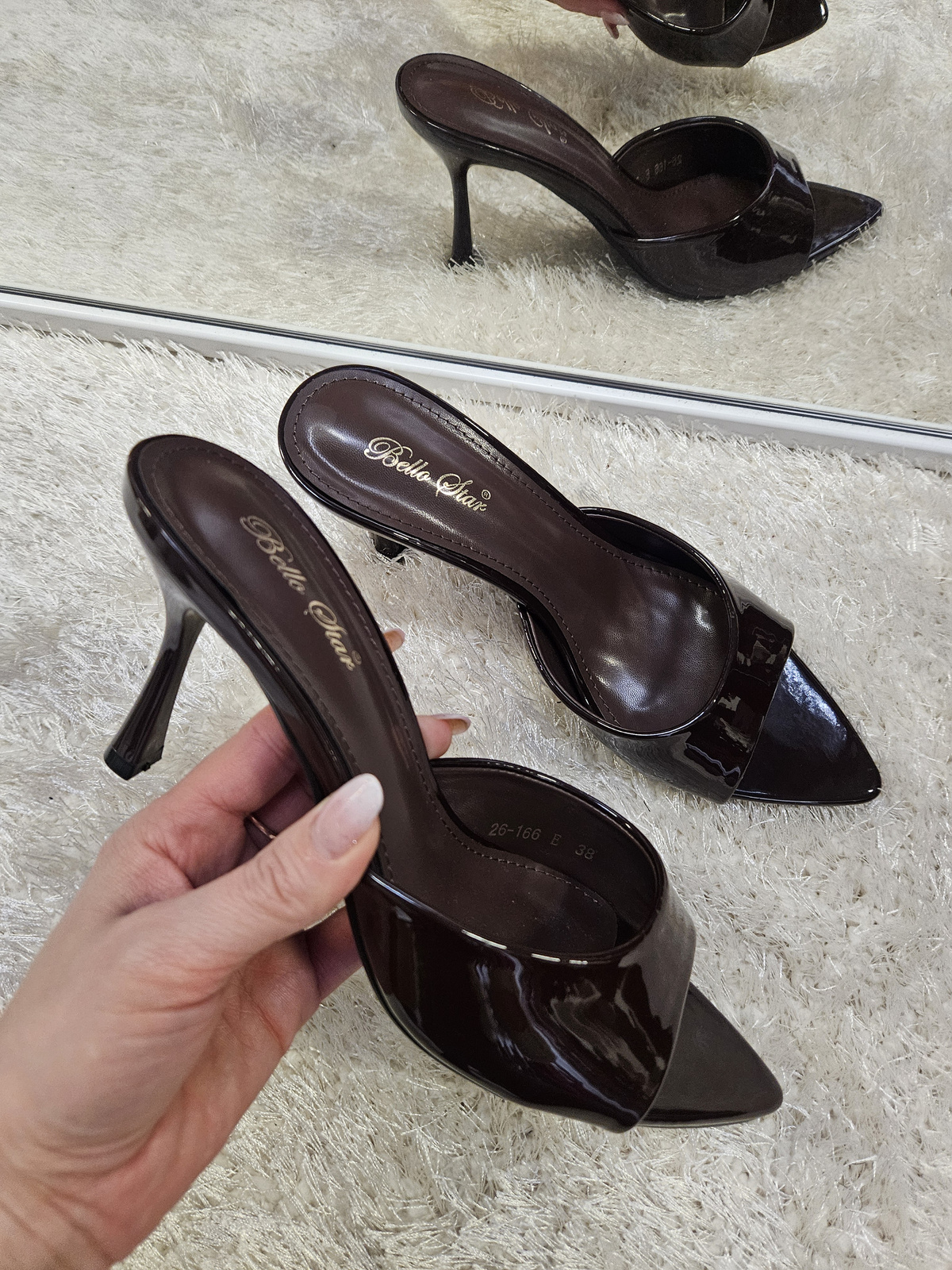 Klapki Camila na obcasie eko skóra  czekoladowe