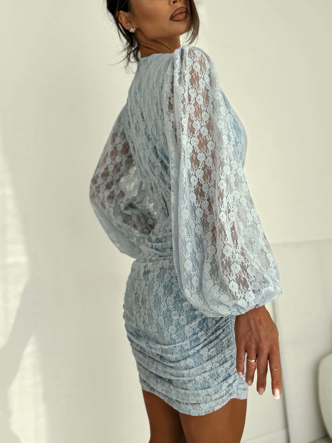 Elegancka mini Sukienka koronkowa Rosa błękitna