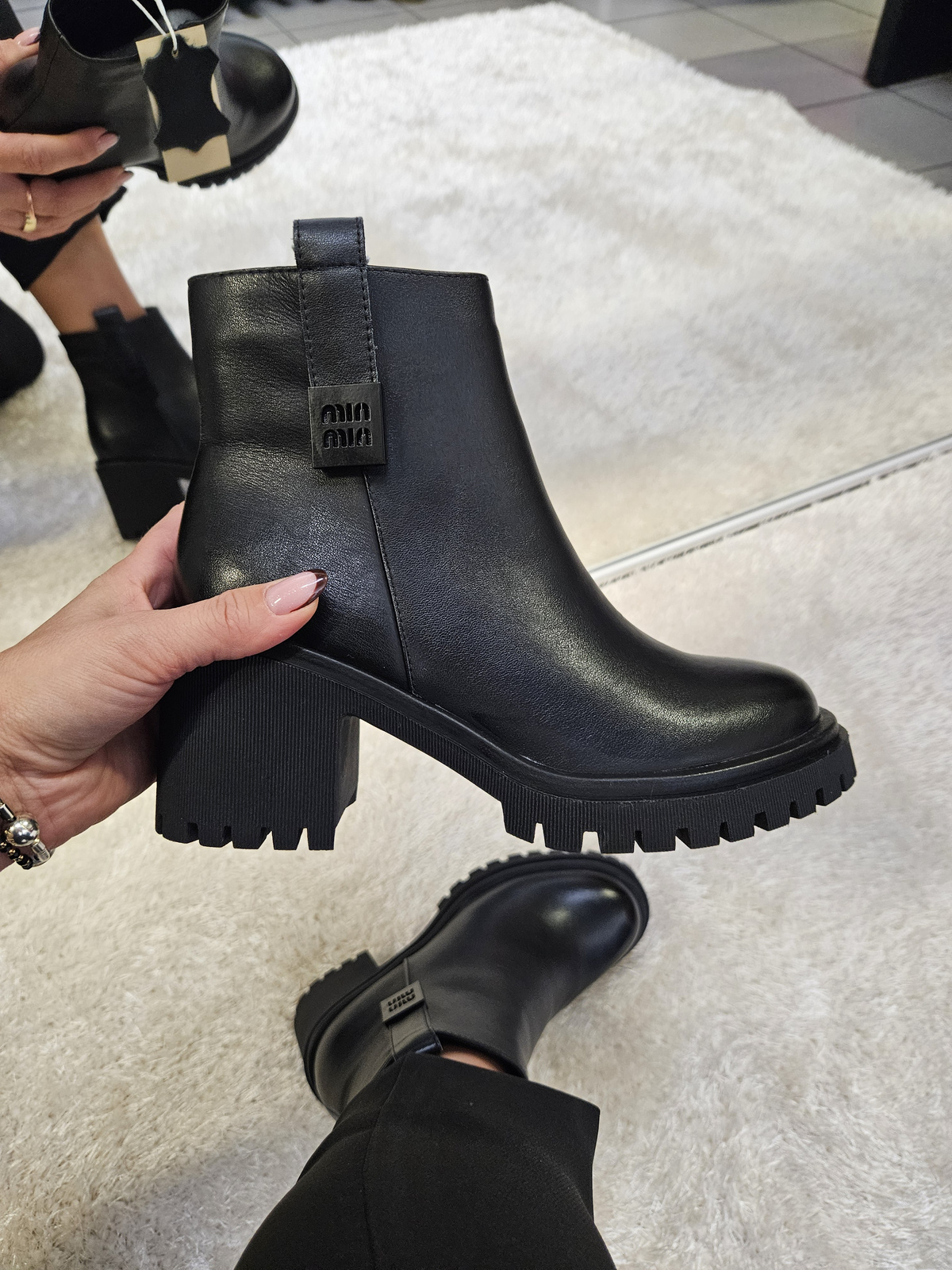 Botki damskie na obcasie  ze skóry naturalnej czarne 