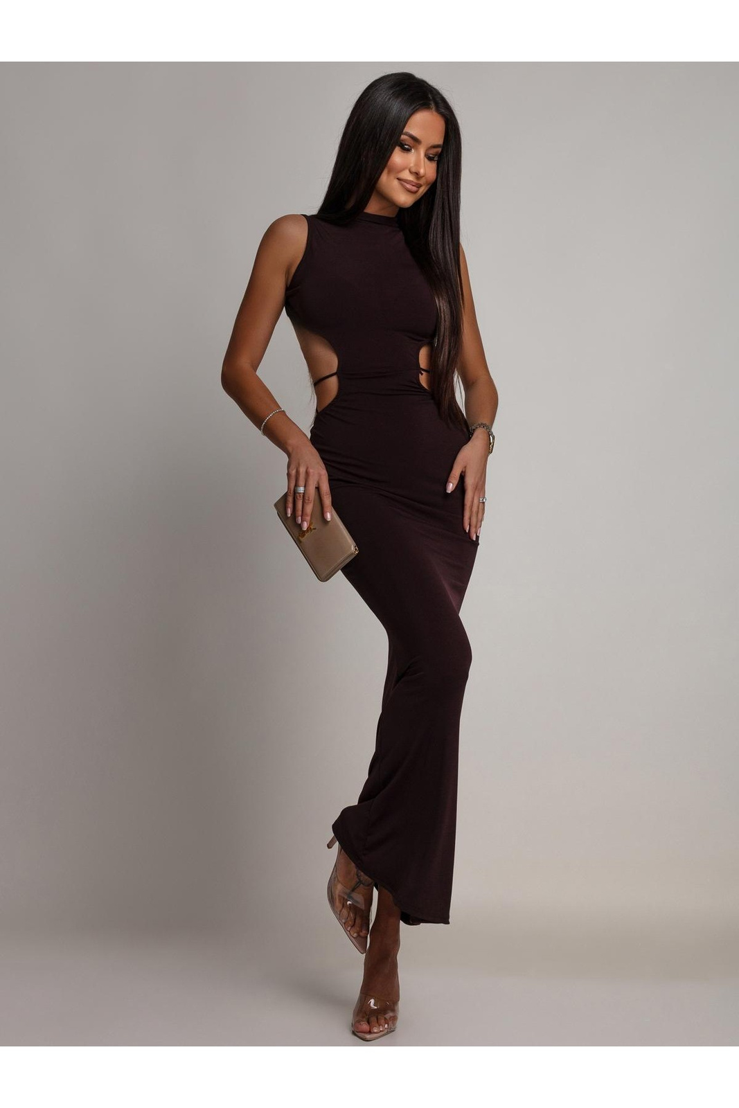 Elegancka sukienka maxi z odkrytymi plecami Sensuelle czekoladowa