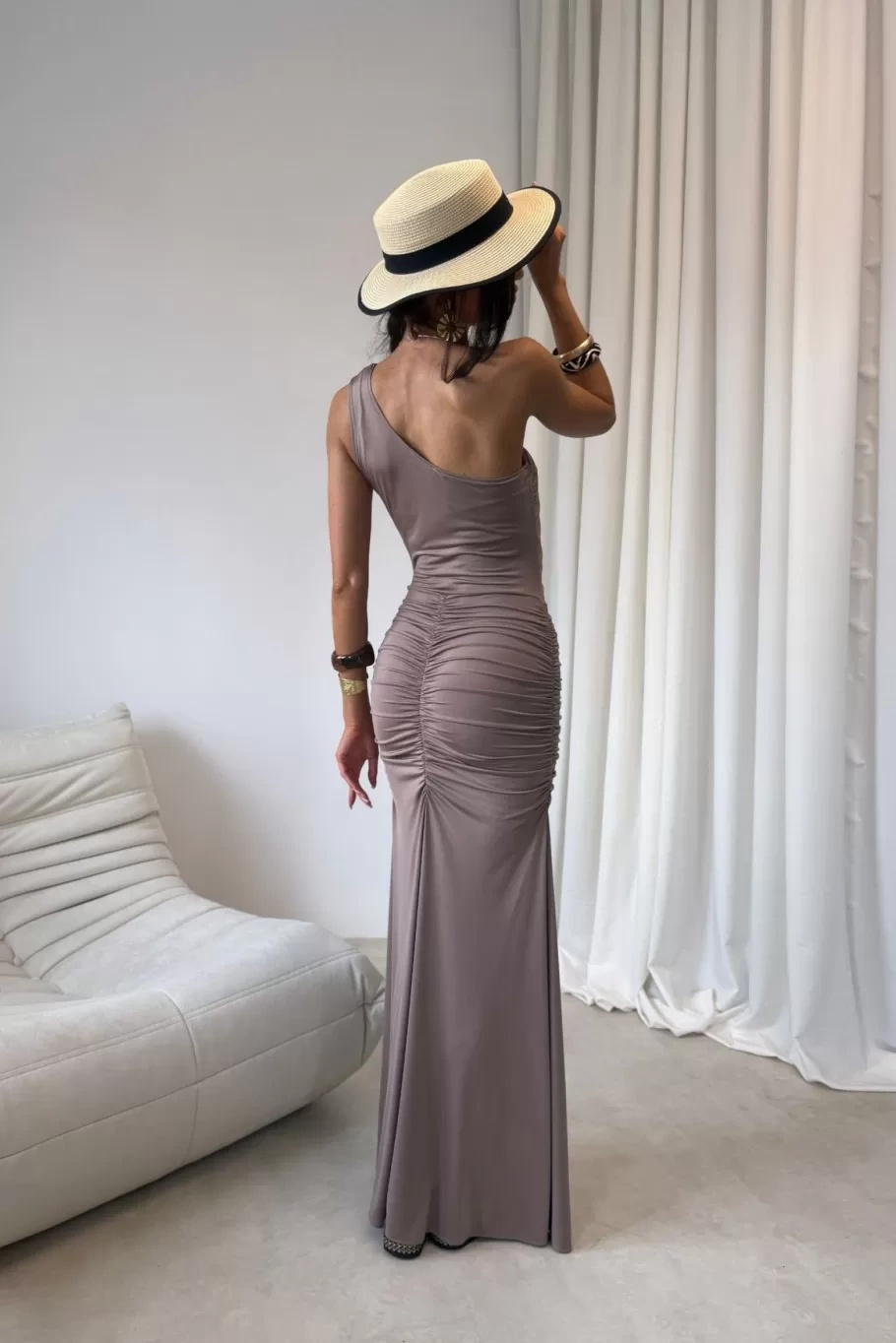 Bellina - sukienka maxi w kolorze jasnego brązu