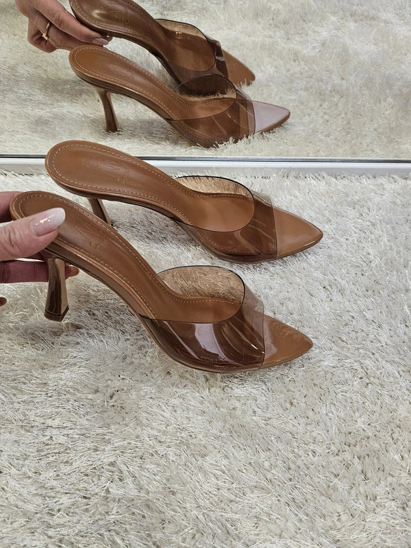 Klapki Camila na obcasie eko skóra  camel