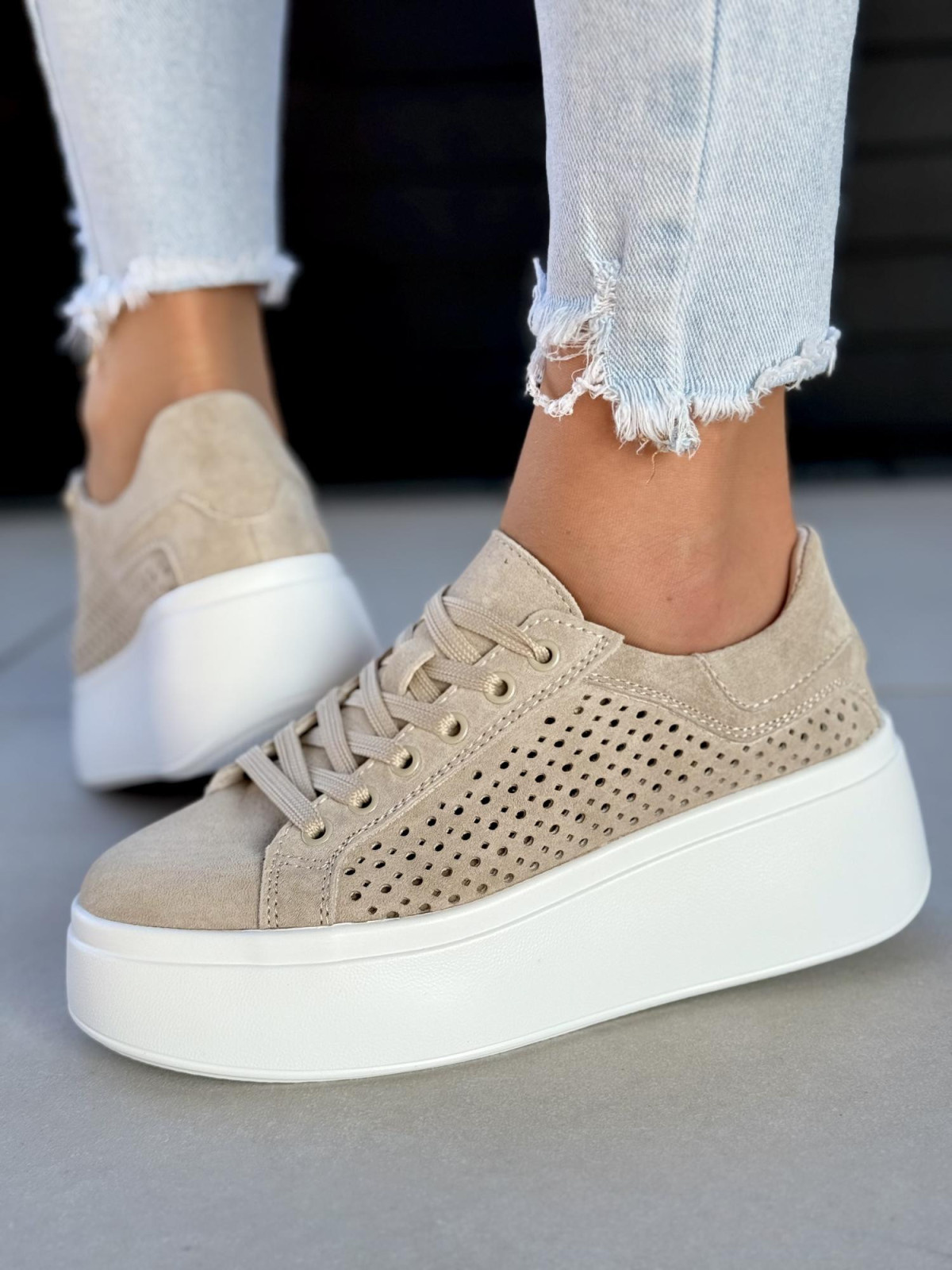 Beżowe skórzaneażurowe  półbuty damskie na platformie