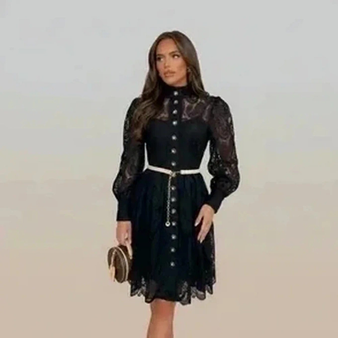 Czarna sukienka koronkowa midi elegancka na wesele komunię z długim rękawem złote guziki