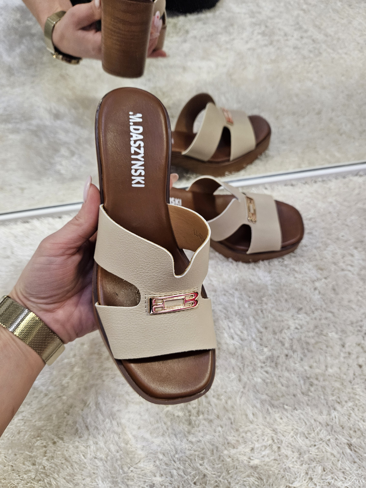 Klapki Olivia na obasie beżowe