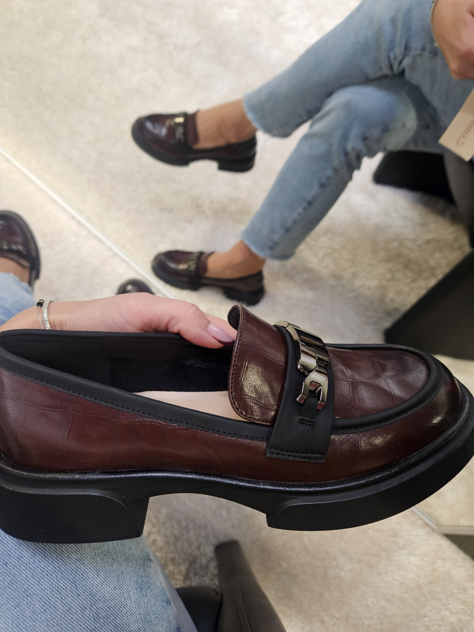 Brązowe Mokasyny na Płaskiej Podeszwie Ozdobione Klamrą ze skóry naturalnej