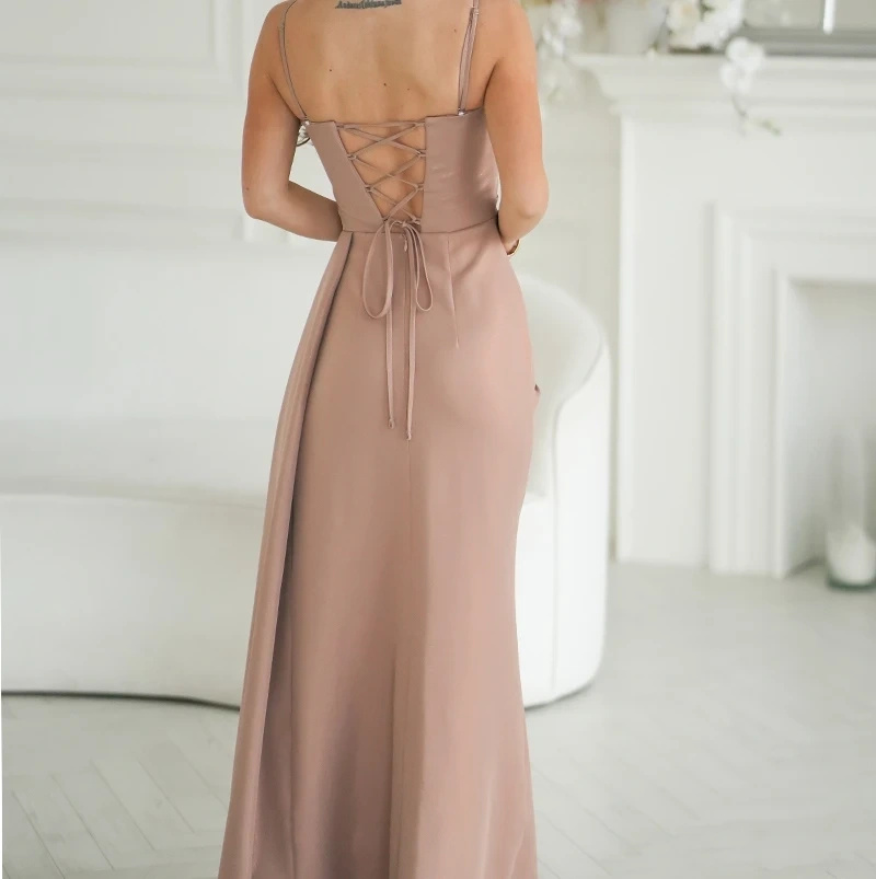 Sukienka wieczorowa maxi brokatowa camel rozcięcie elegancka studniówka wesele