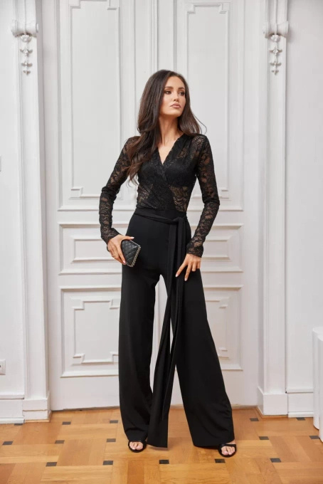 Elegancki KOMBINEZON  Z KORONKOWĄ GÓRĄ I WIĄZANY W TALII CZARNY