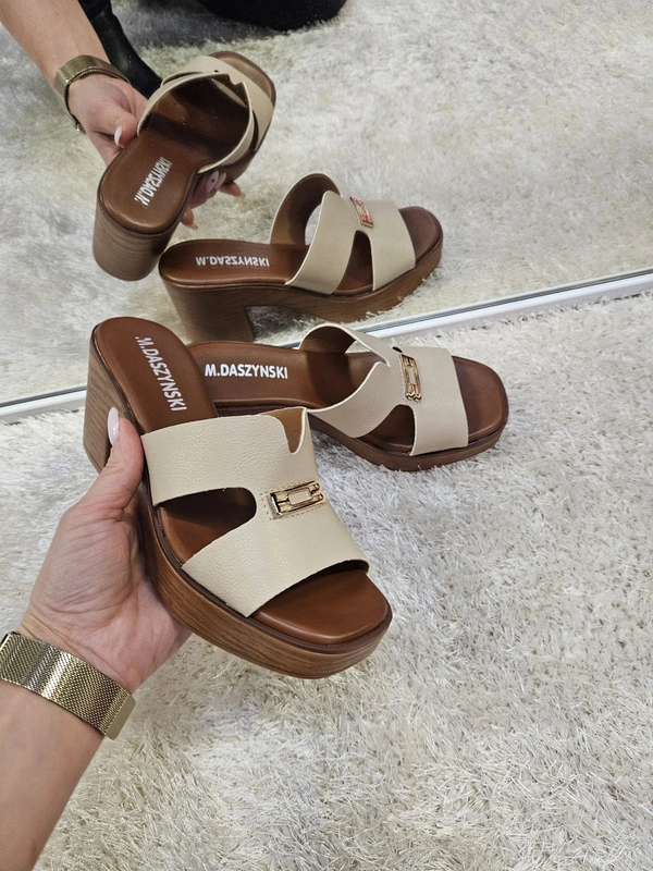 Klapki Olivia na obasie beżowe