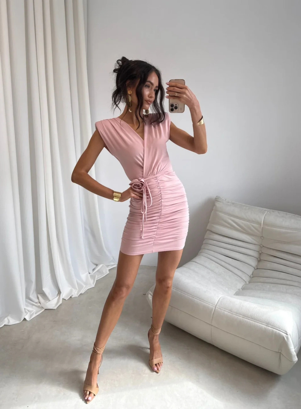 Zirelle - sukienka mini w kolorze pudrowego różu