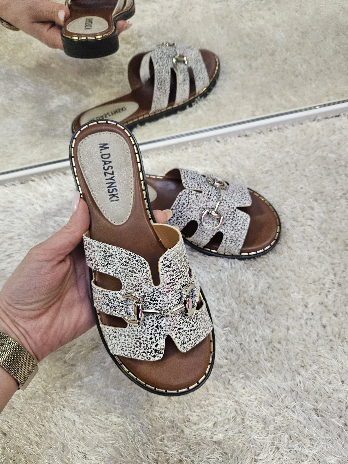 Klapki Suzi  eko skóra  jasno złoty