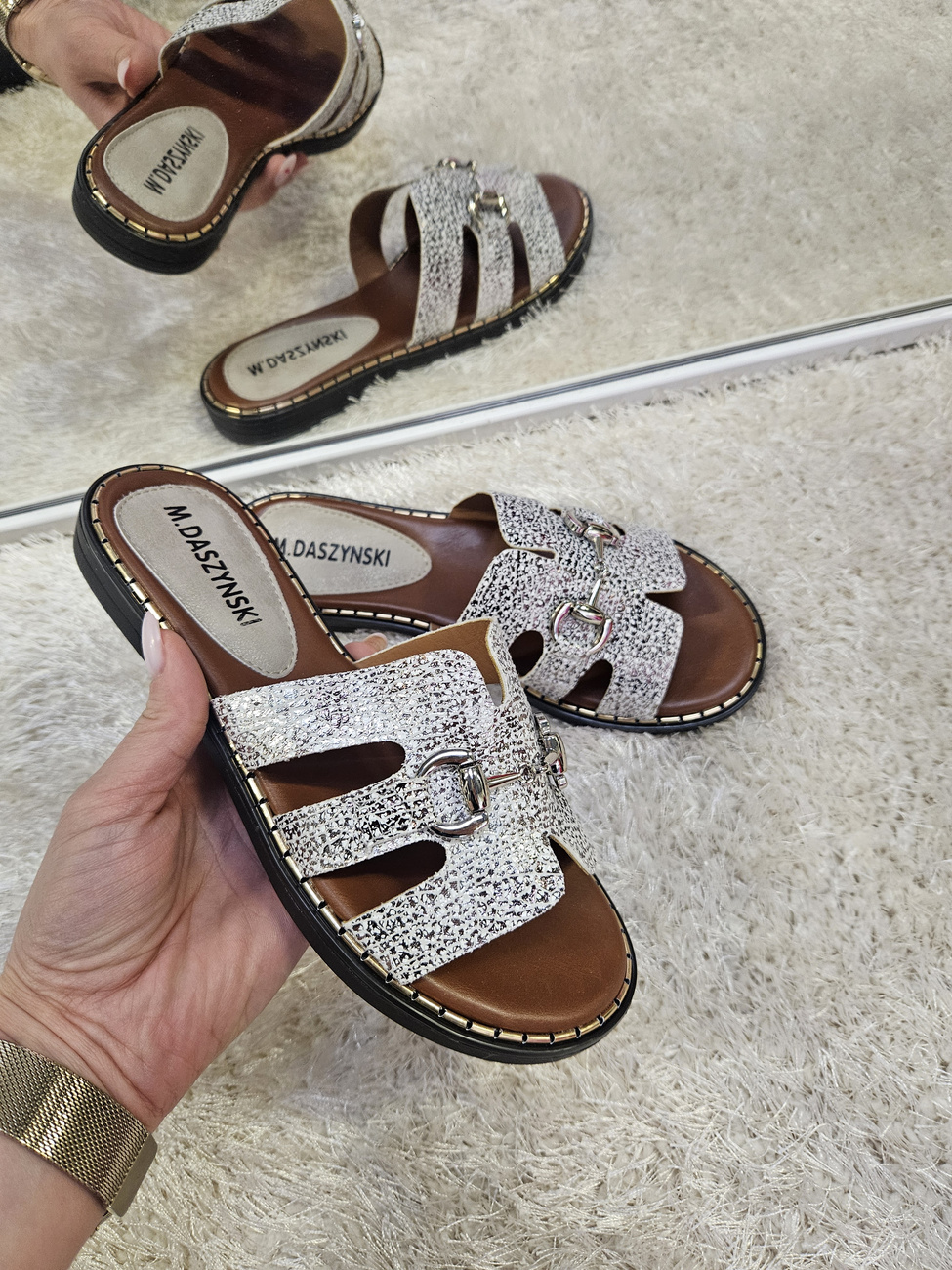 Klapki Suzi  eko skóra  jasno złoty