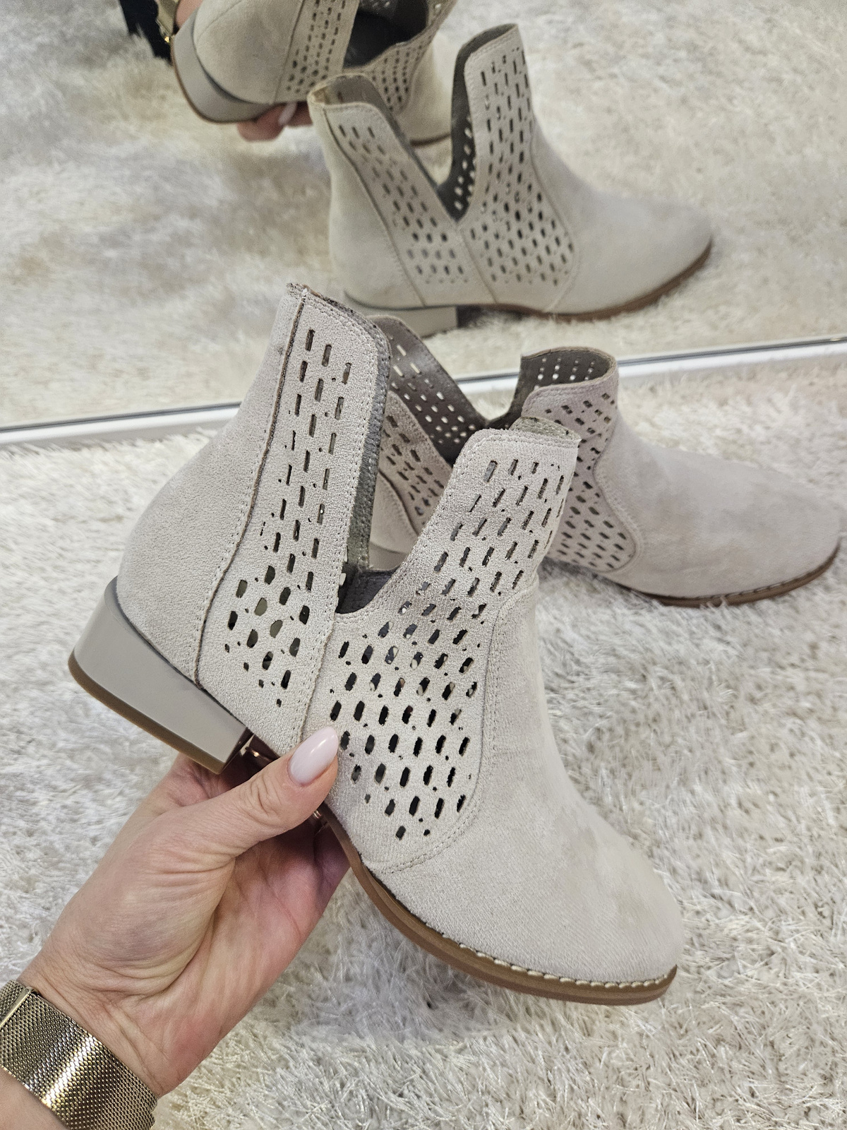 Beżowe ażurowe pólbuty  botki damskie na obcasie 