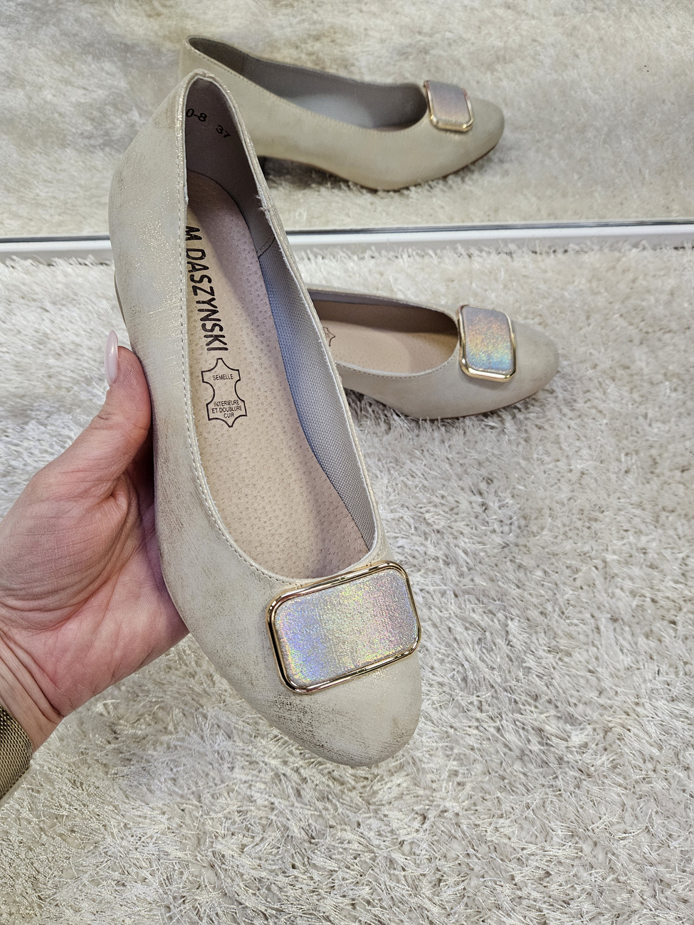 Eleganckie jasnobeżowe damskie czółenka półbuty na klocku Ada