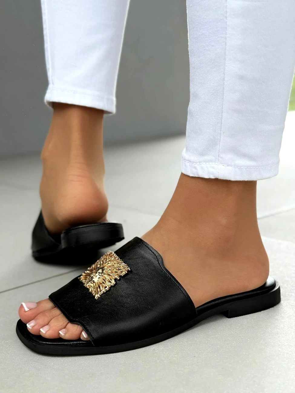 Klapki damskie ze skóry naturalnej Ana czarne