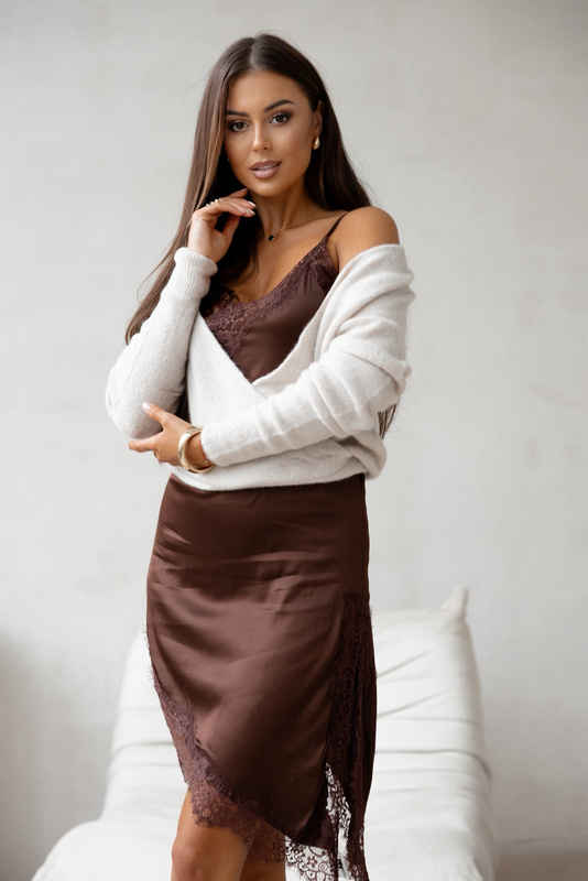 Czekoladowa sukienka satynowa z koronką na imprezę wesele