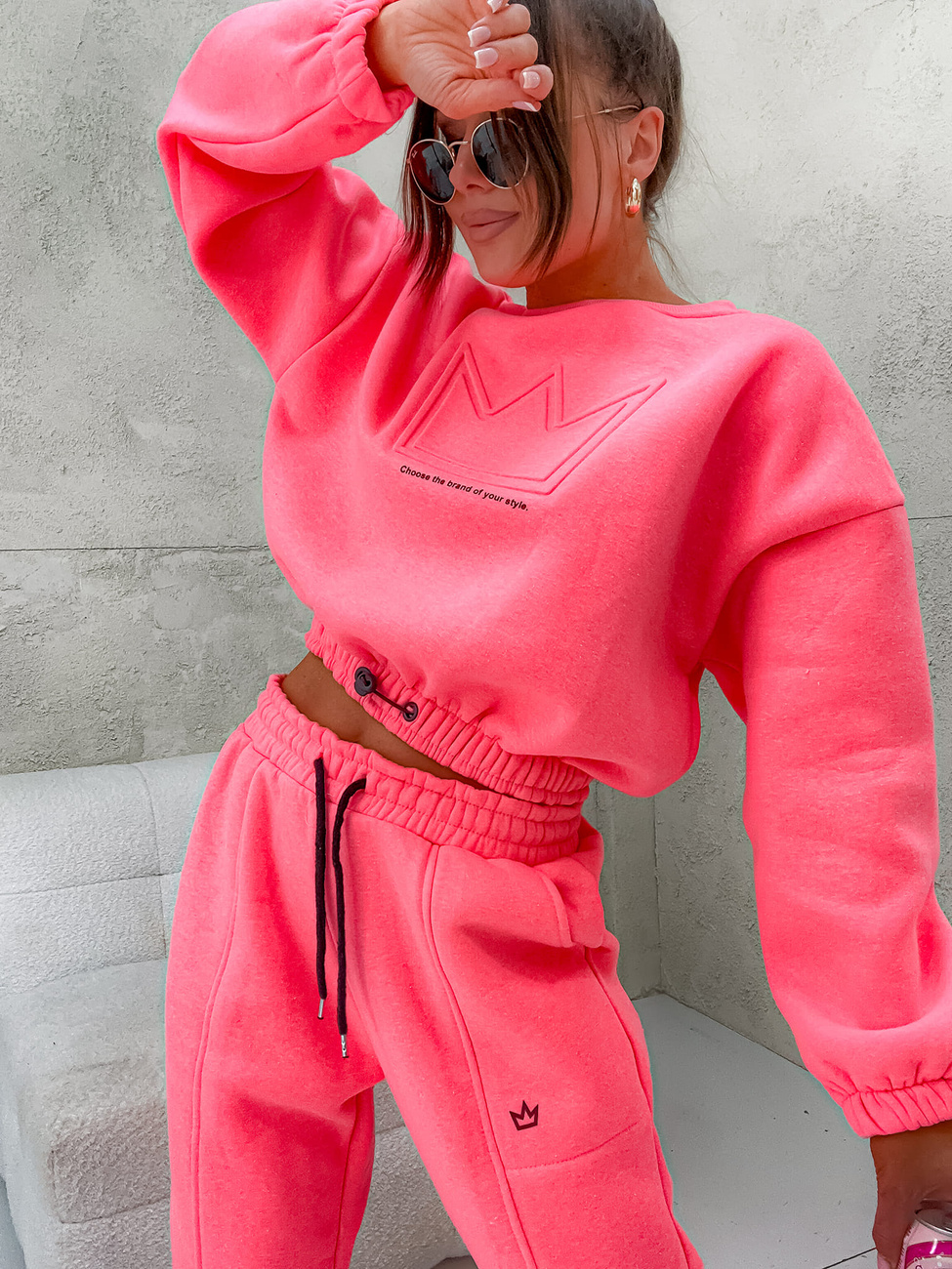 Komplet dresowy bluza + spodnie z naszywką korony -koral