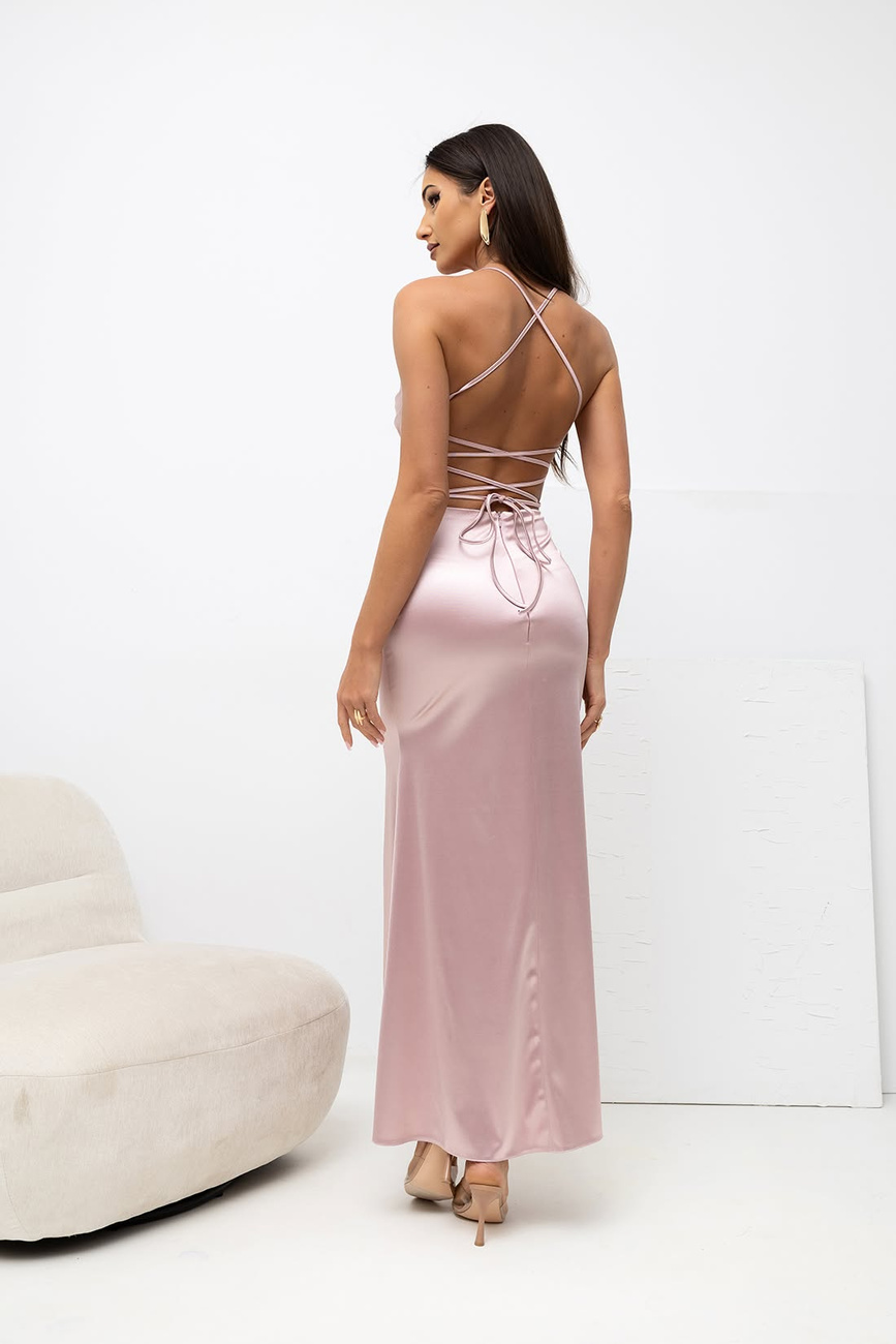 Elegancka dopasowama sukienka maxi Paula satynowa pudrowy