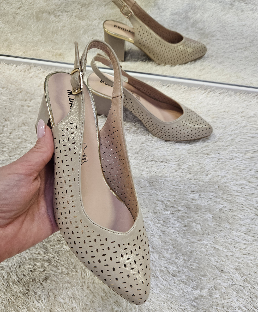 Eleganckie beżowe ażurowe czółenka damskie 