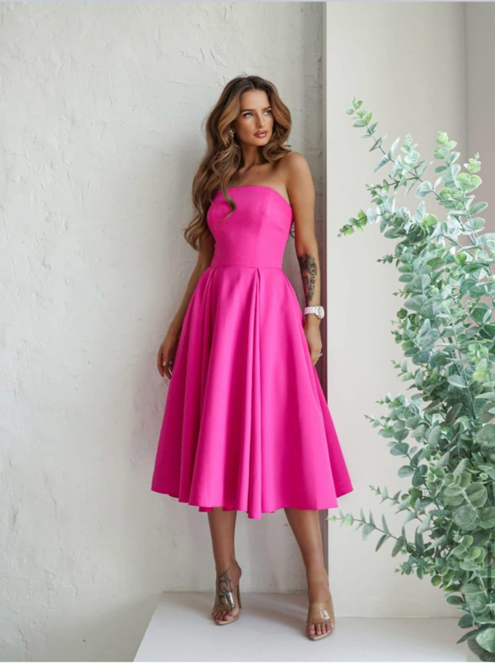 Elegancka gorsetowa midi Sukienka Anabel fuksja