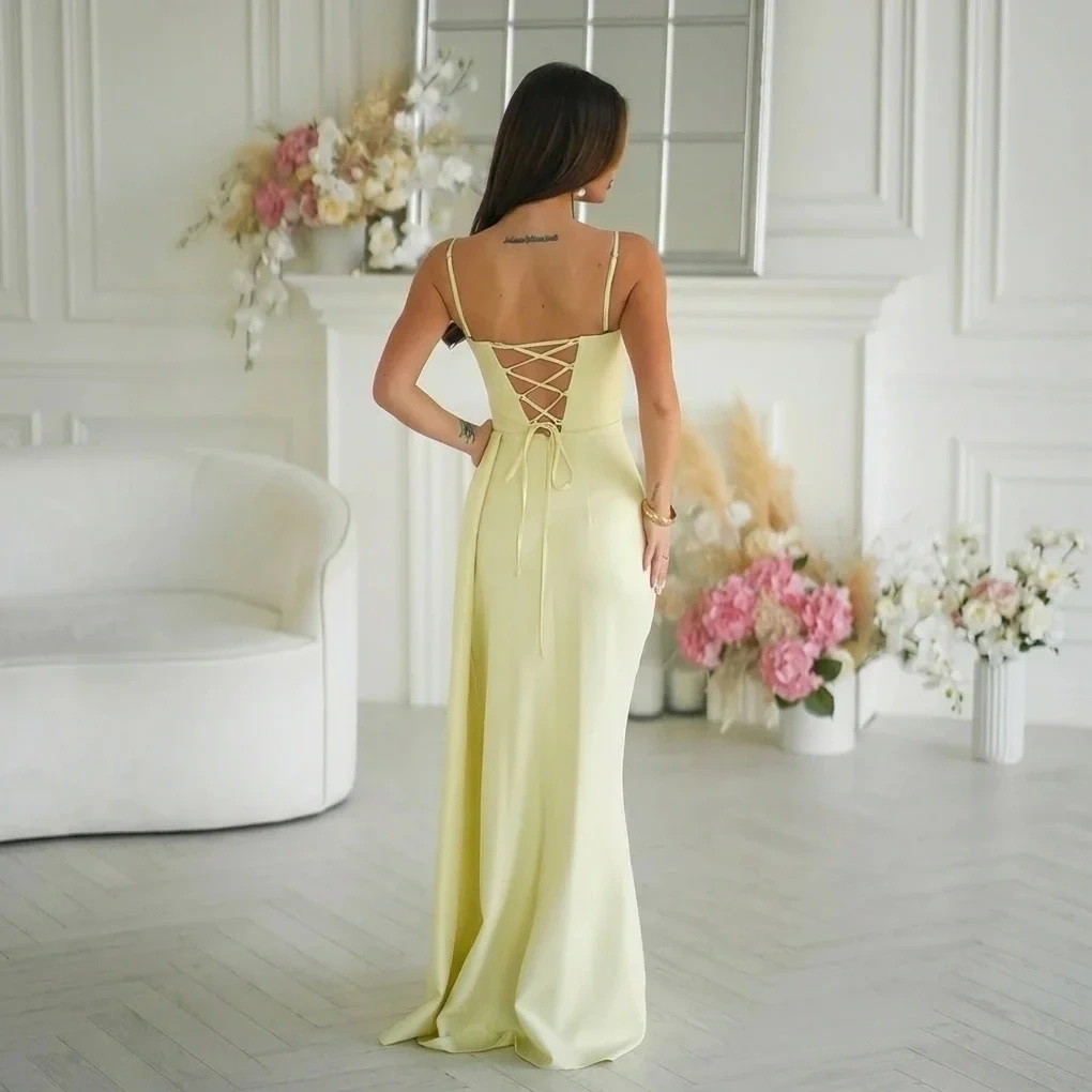 Sukienka Maxi Żółta Wieczorowa z Brokatem Rozcięcie Wesele Studniówka