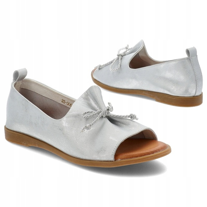 Srebrne sandały  damskie na płaskim obcasie ze skóry naturalnej