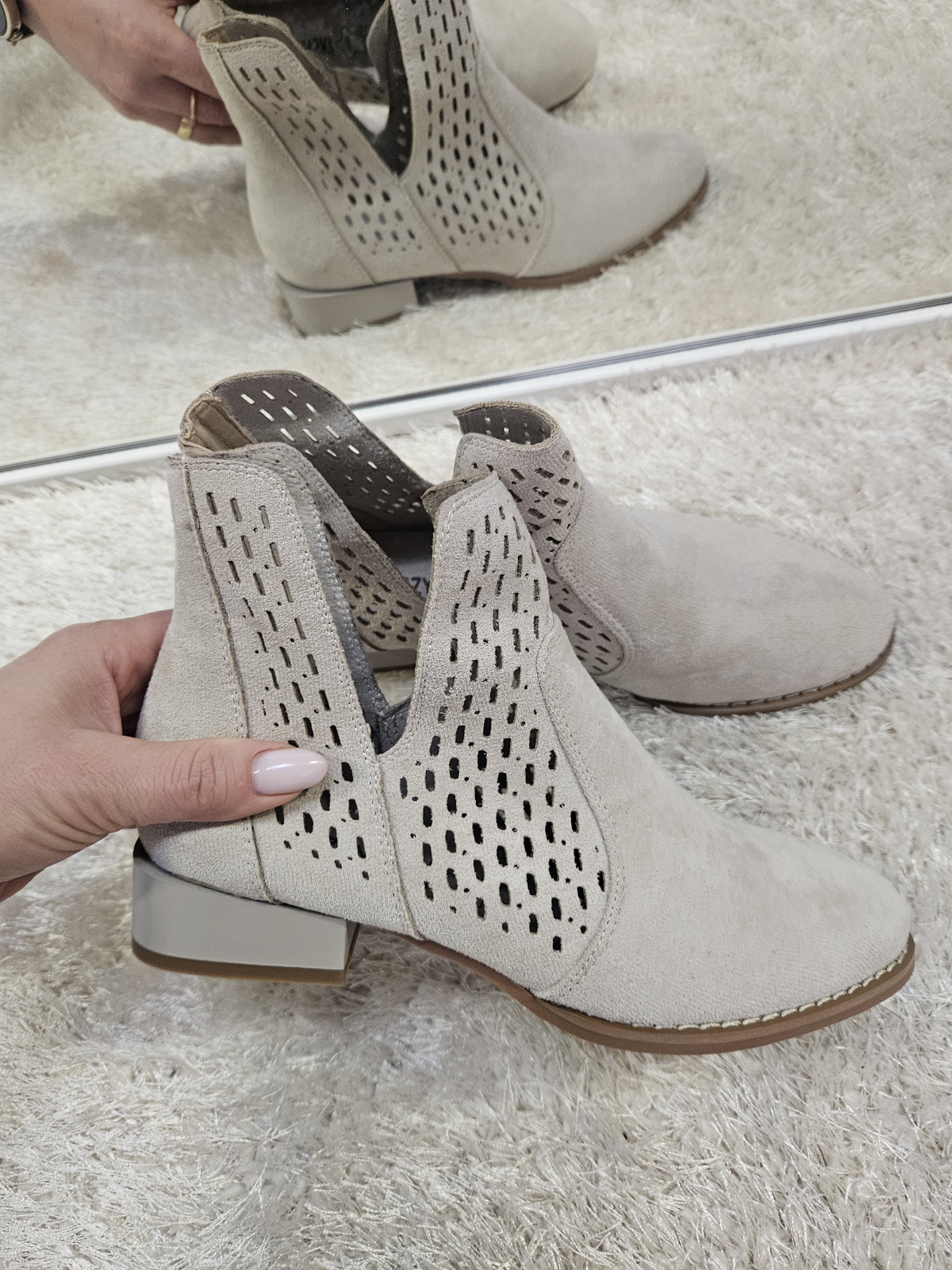 Beżowe ażurowe pólbuty  botki damskie na obcasie 