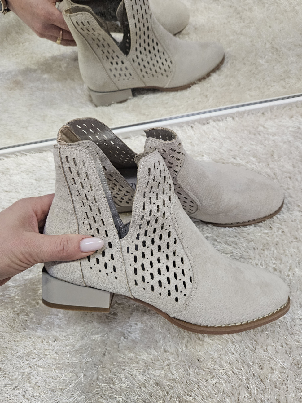 Beżowe ażurowe pólbuty  botki damskie na obcasie 