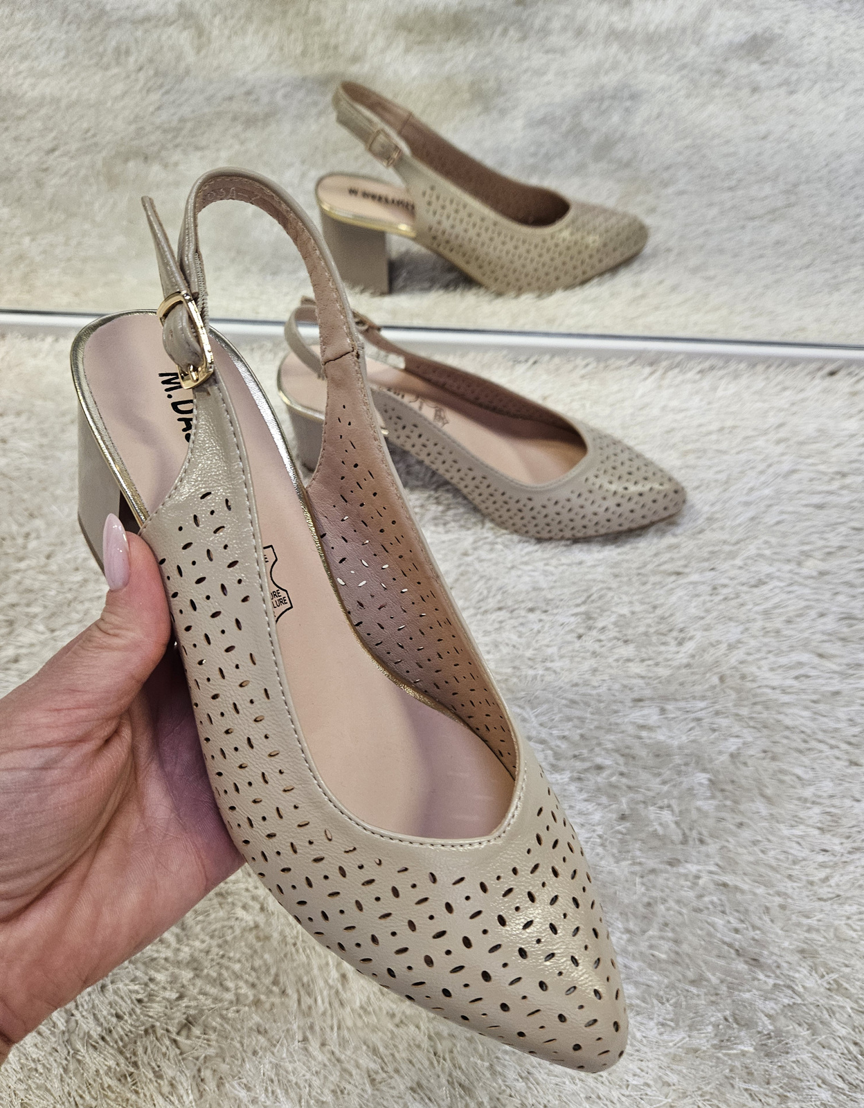 Eleganckie beżowe ażurowe czółenka damskie 