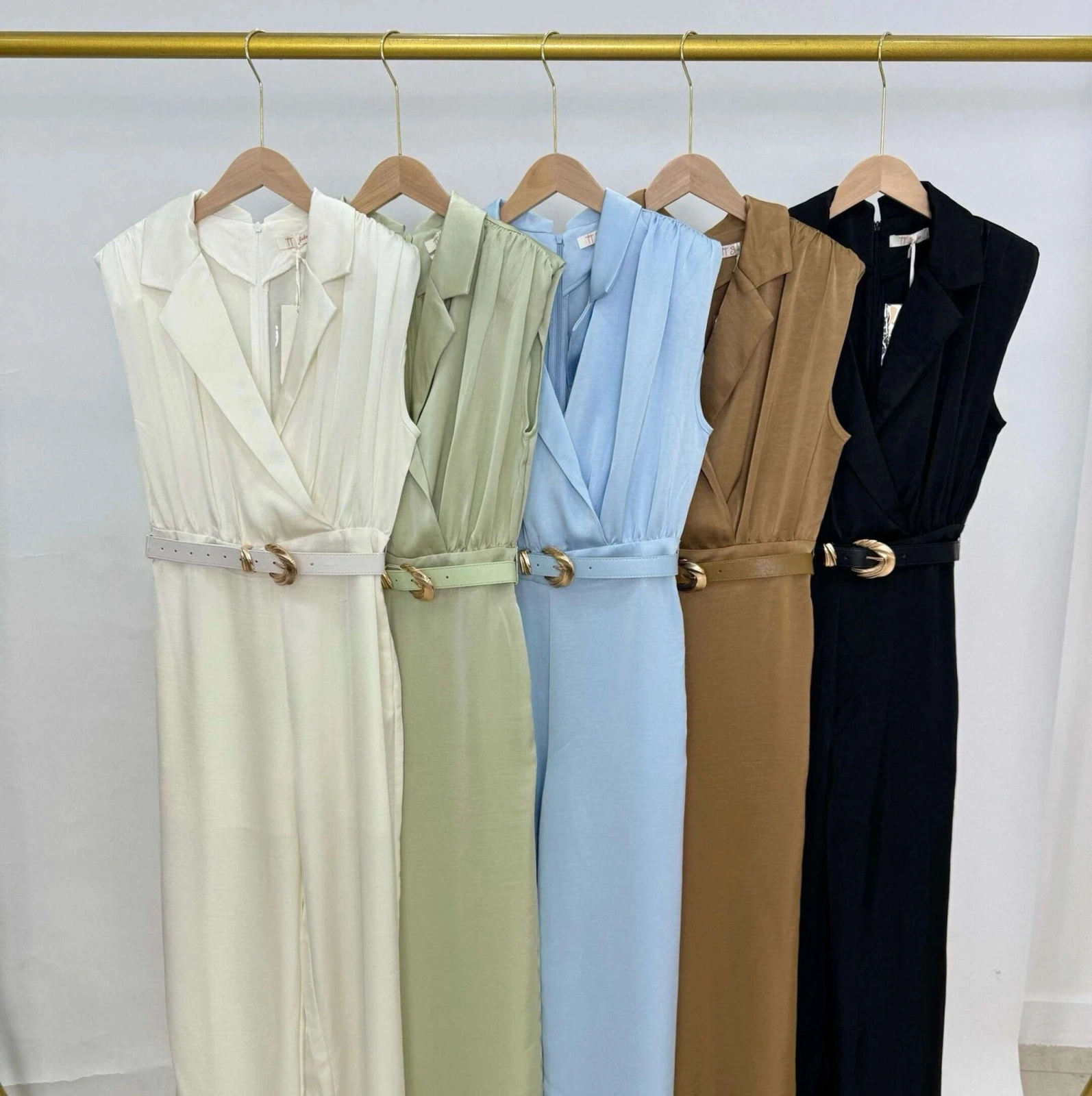 Kombinezon damski elegancki beżowy z kołnierzem paskiem szerokie nogawki GRACE