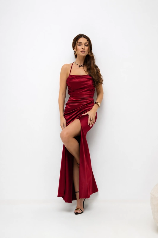 Elegancka dopasowama sukienka maxi Paula satynowa rubin