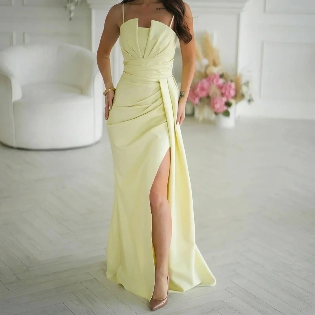 Sukienka Maxi Żółta Wieczorowa z Brokatem Rozcięcie Wesele Studniówka