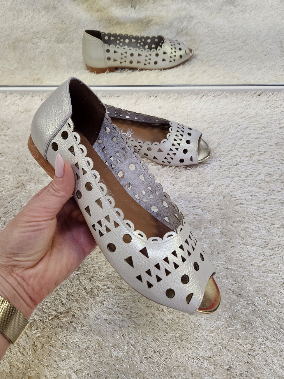 Sandały damskie na płaskim obcasie ze skóry naturalnej Gold