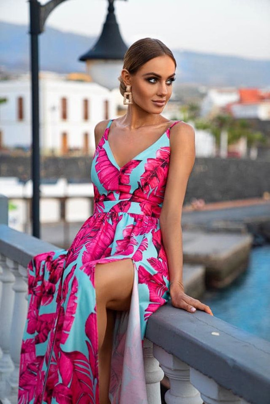 Długa Sukienka NINA  z dwoma rozporkami - turkusowa w fuksjowe kwiaty