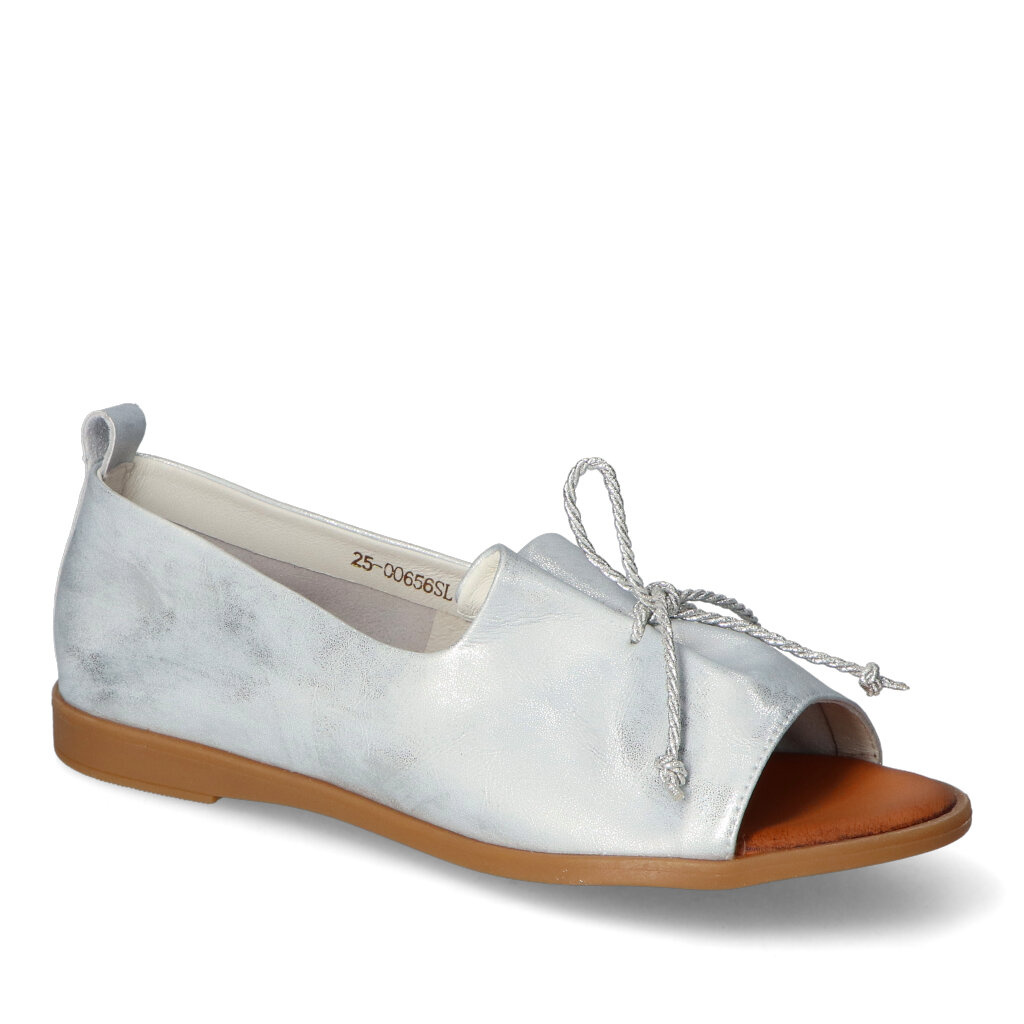 Srebrne sandały  damskie n apłaskim obcasie ze skóry naturalnej