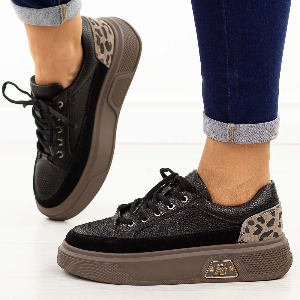 Skórzane półbuty damskie  na platformie beżowe