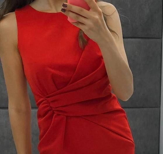  Sukienka dopasowana z marszczeniem Megan- czerwony