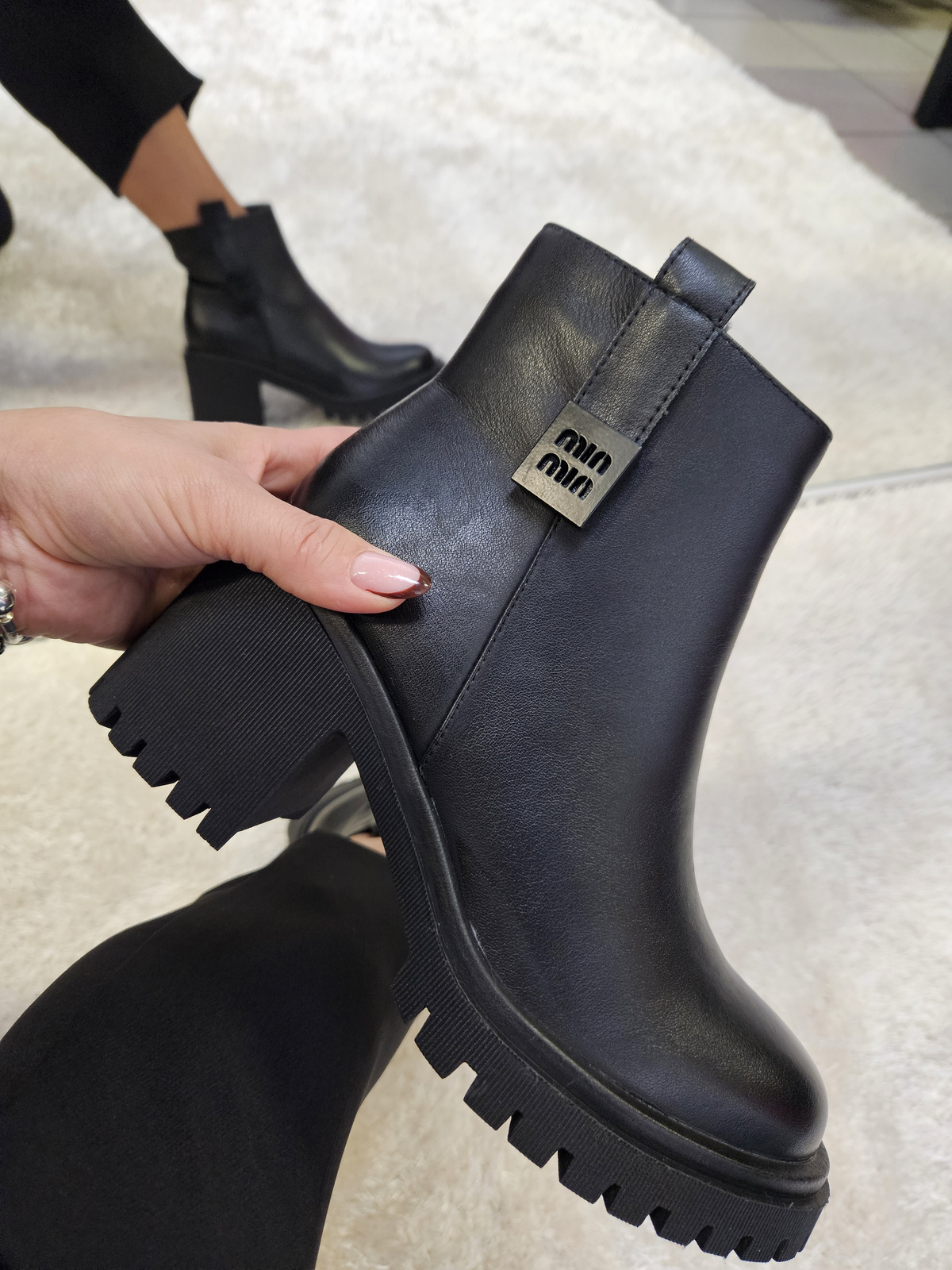 Botki damskie na obcasie  ze skóry naturalnej czarne 