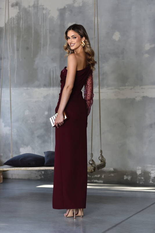 Elegancka SUKIENKA Ramona z cekinowym rękawem- bordowy