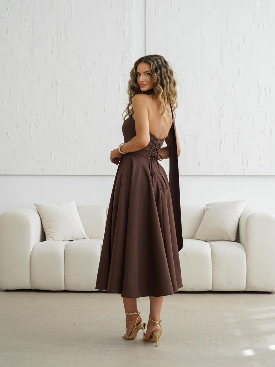Elegancka gorsetowa midi Sukienka Asti czekoladowa