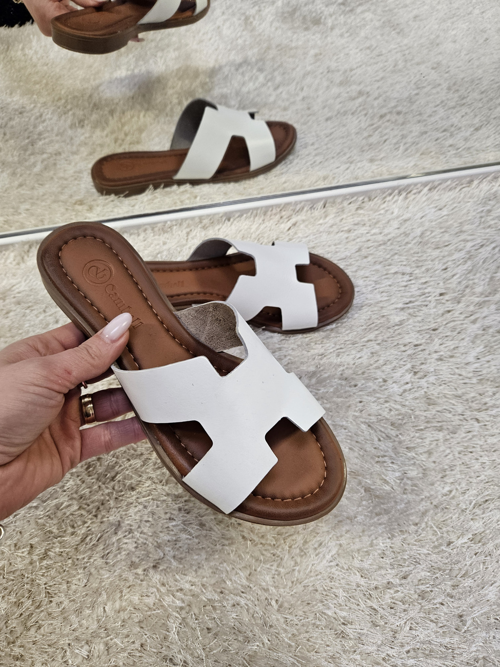 Klapki damskie ze skóry naturalnej Oli białe