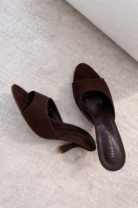 Klapki Camila na obcasie zamszowe czekoladowe