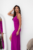 Elegancka dopasowama sukienka maxi Amira fuksja