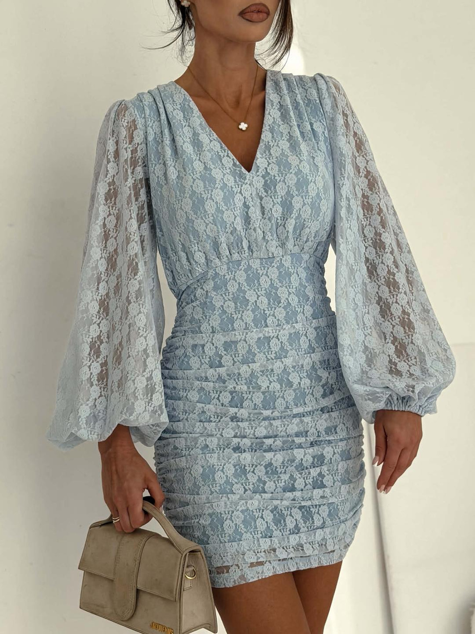 Elegancka mini Sukienka koronkowa Rosa błękitna