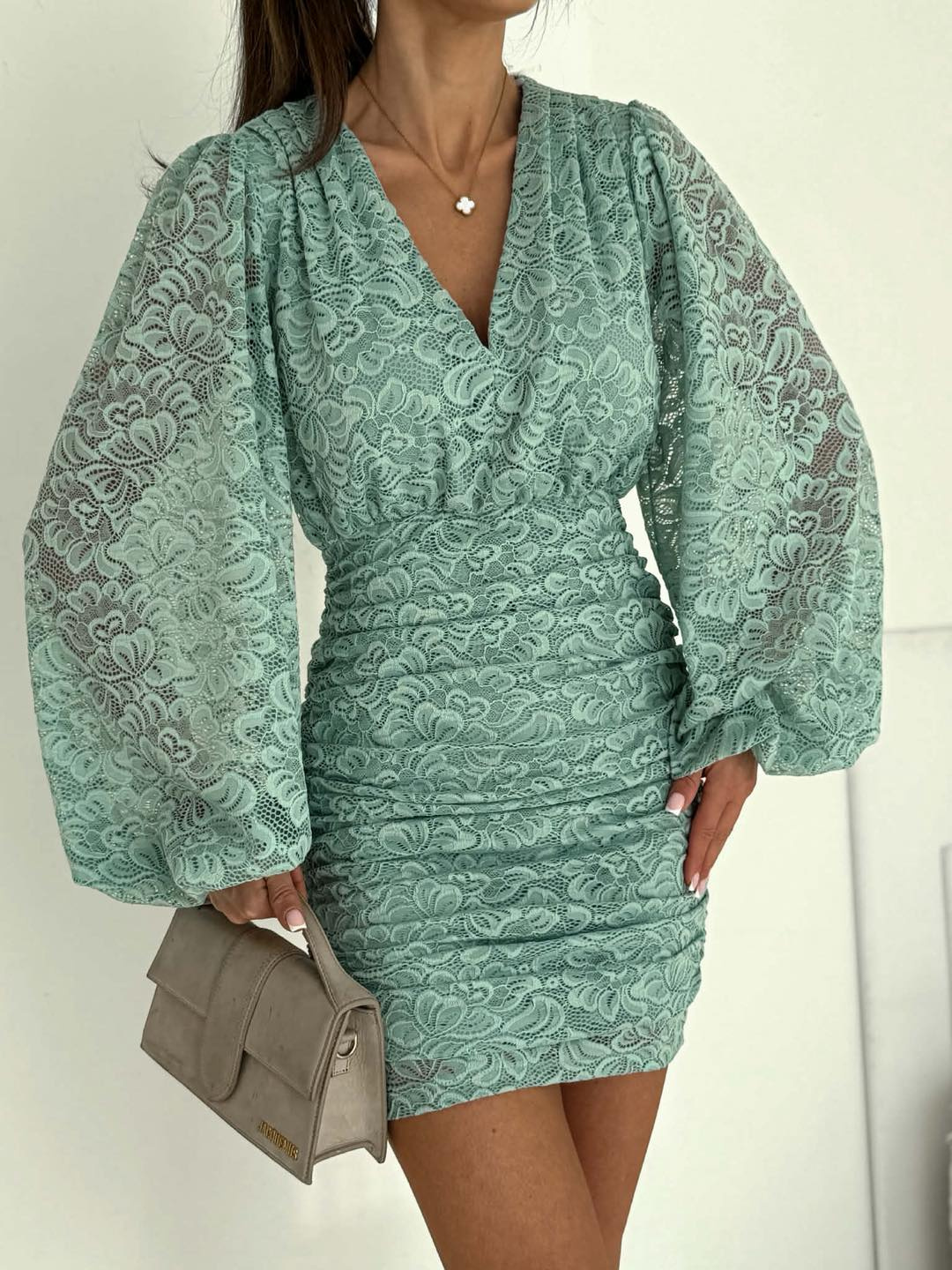 Elegancka mini Sukienka koronkowa Rosa szałwia z nutą mięty