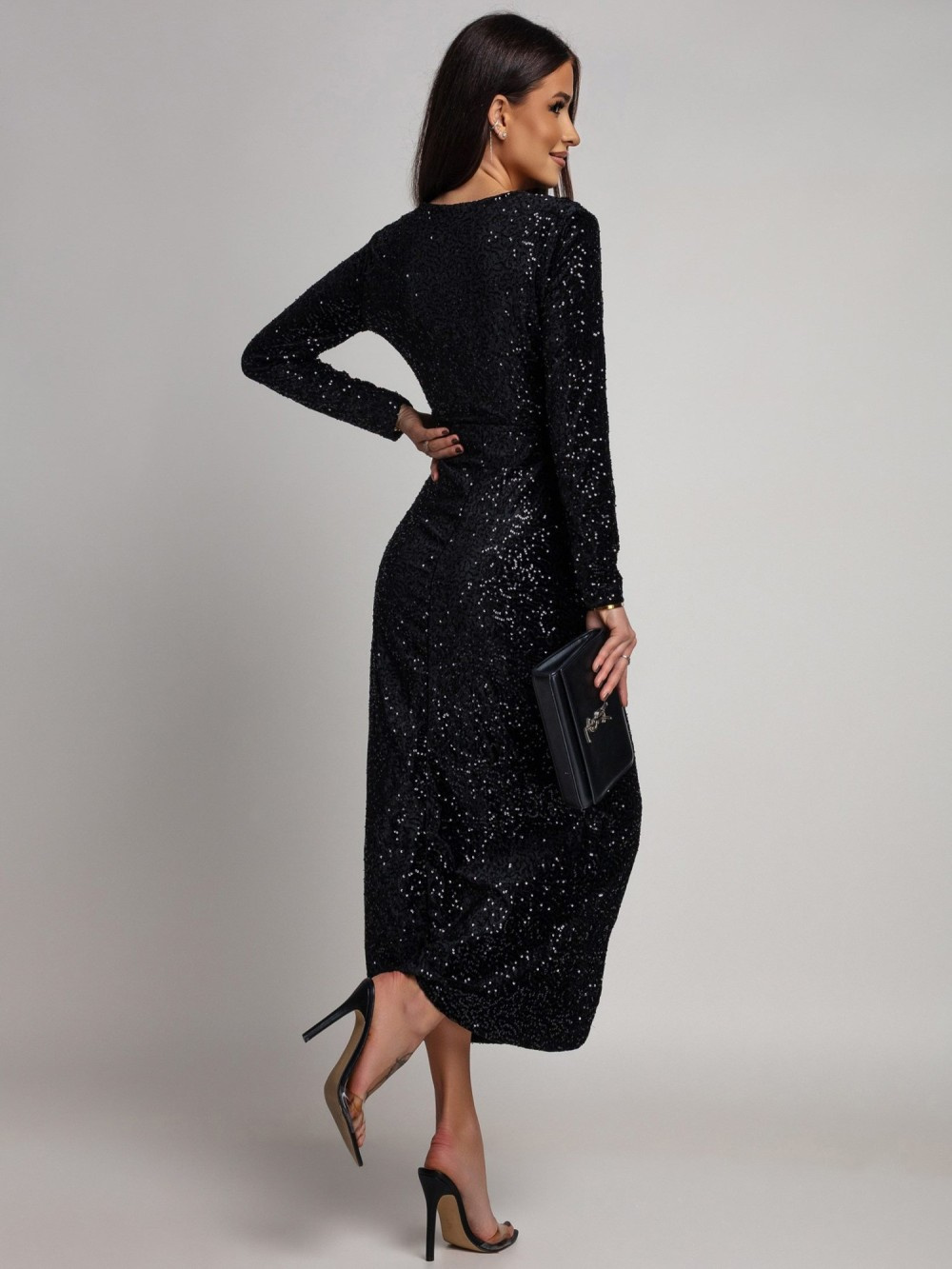 Elegancka Maxi Sukienka Cekinowa Wiola z długim rękawem czarna